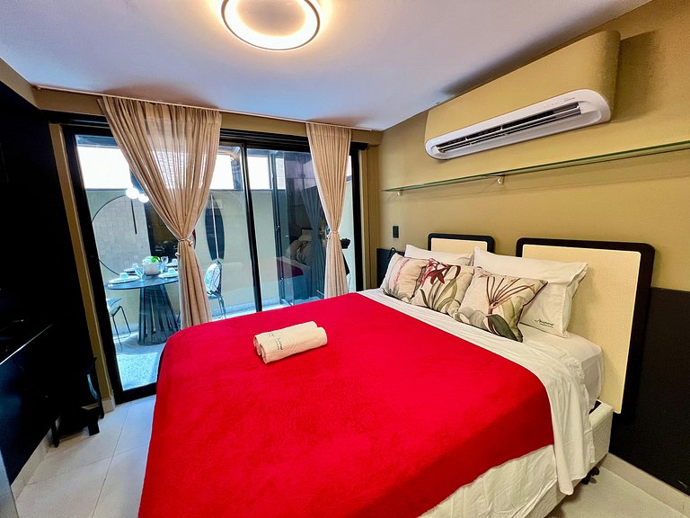 Flat com Terraço Privativo a Poucos Passos do Mar