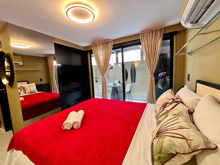 Flat com Terraço Privativo a Poucos Passos do Mar