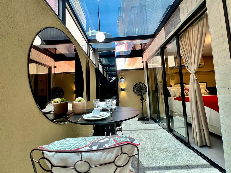 Flat com Terraço Privativo a Poucos Passos do Mar