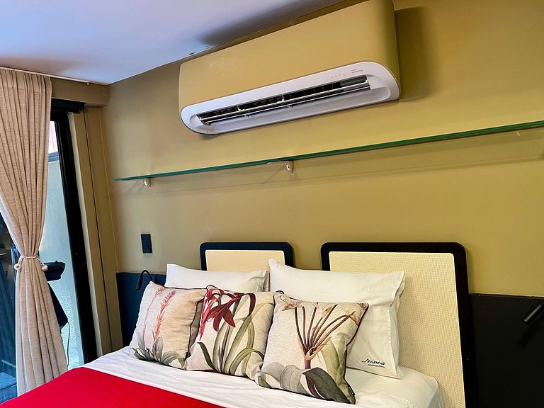 Flat com Terraço Privativo a Poucos Passos do Mar