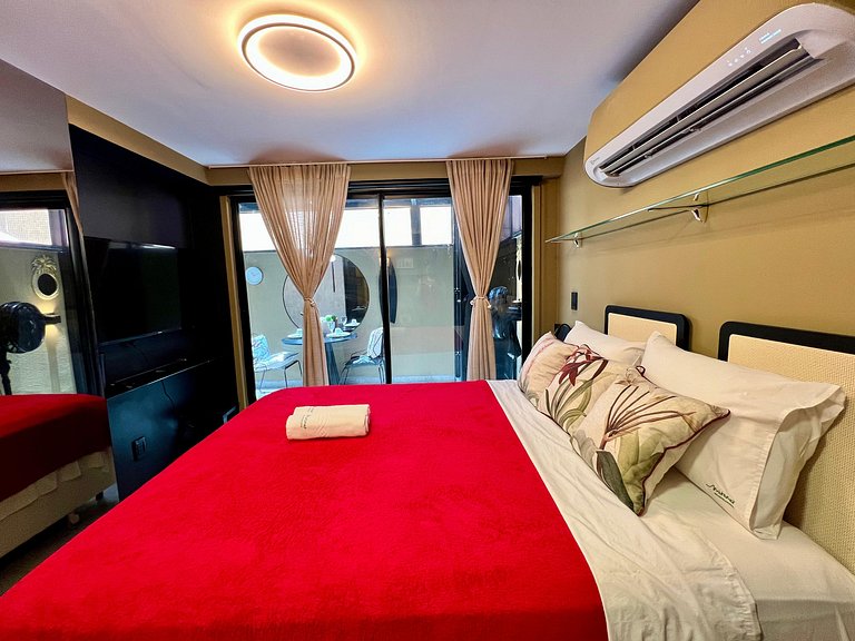 Flat com Terraço Privativo a Poucos Passos do Mar