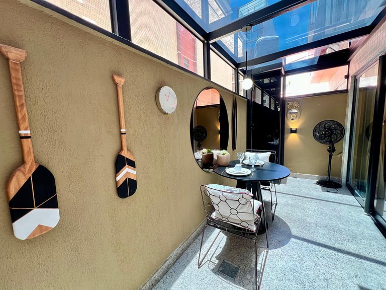 Flat com Terraço Privativo a Poucos Passos do Mar