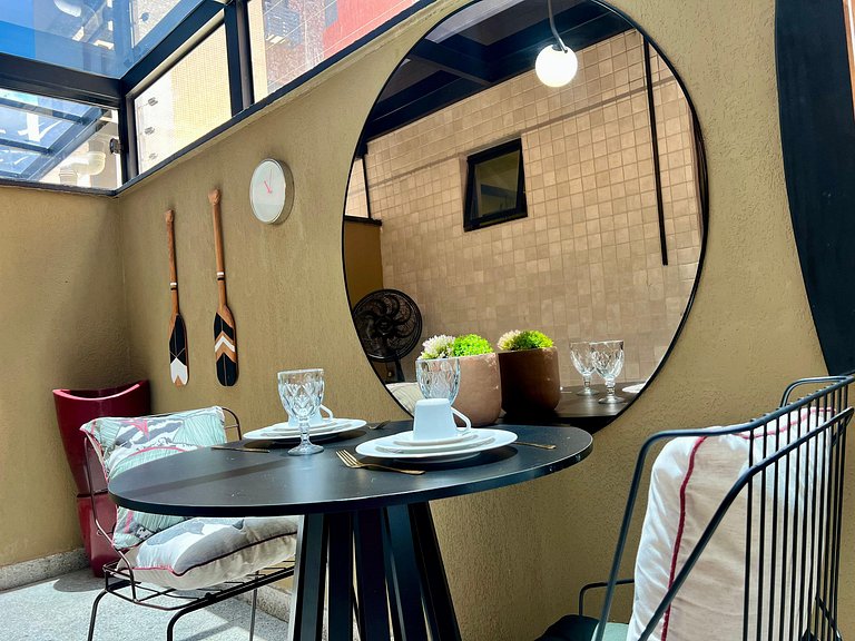 Flat com Terraço Privativo a Poucos Passos do Mar