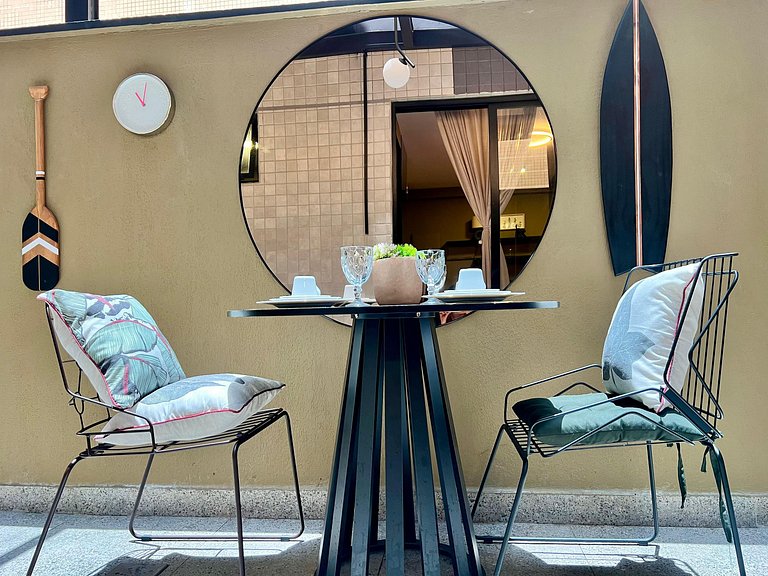 Flat com Terraço Privativo a Poucos Passos do Mar