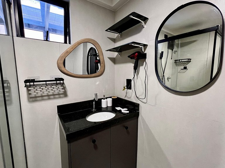 Flat com Terraço Privativo a Poucos Passos do Mar