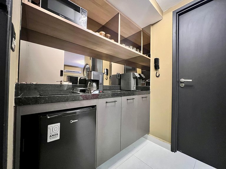 Flat com Terraço Privativo a Poucos Passos do Mar