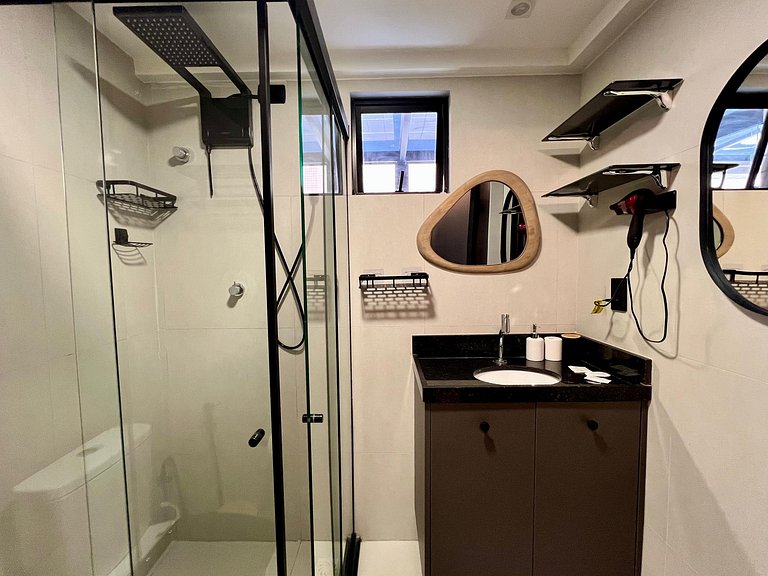 Flat com Terraço Privativo a Poucos Passos do Mar