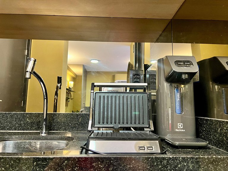 Flat com Terraço Privativo a Poucos Passos do Mar