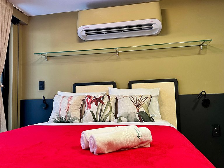 Flat com Terraço Privativo a Poucos Passos do Mar