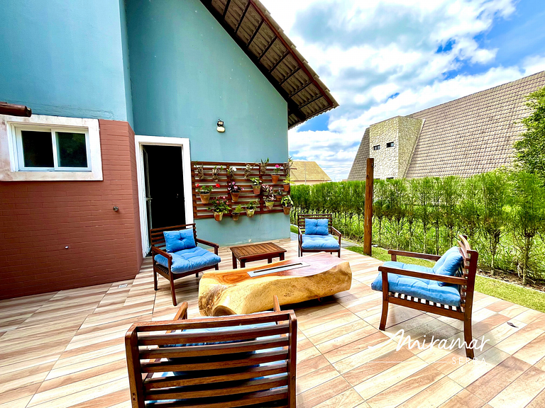 Mountain Paradise on Cherry Blossom Mountain