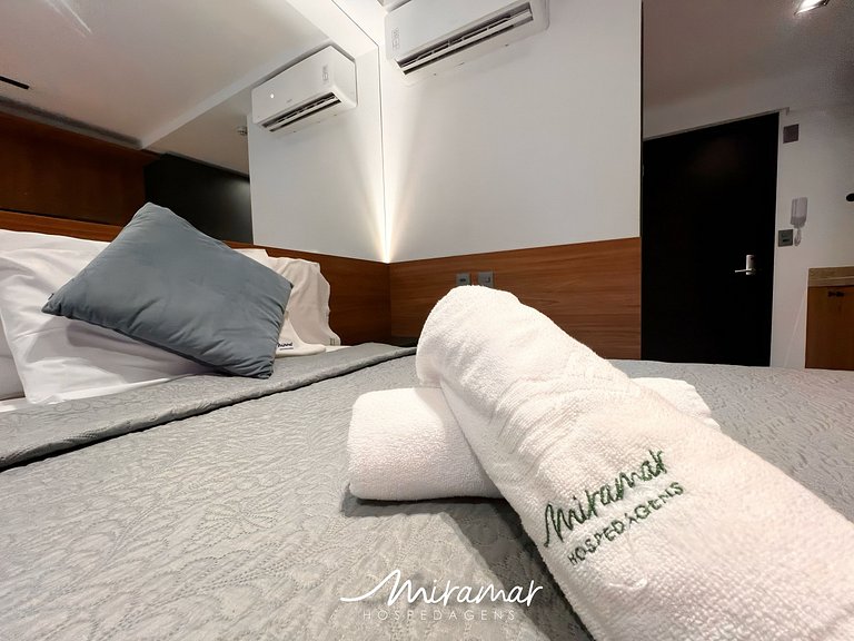 Belo Flat Alto Padrão com Varanda