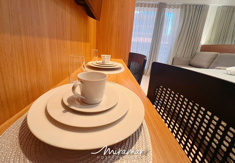 Belo Flat Alto Padrão com Varanda