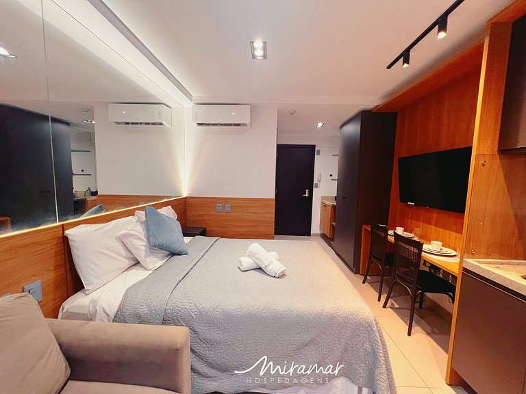 Belo Flat Alto Padrão com Varanda