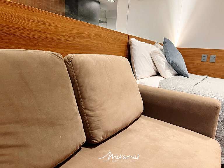 Belo Flat Alto Padrão com Varanda