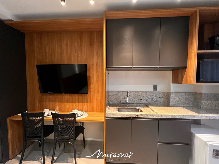 Belo Flat Alto Padrão com Varanda