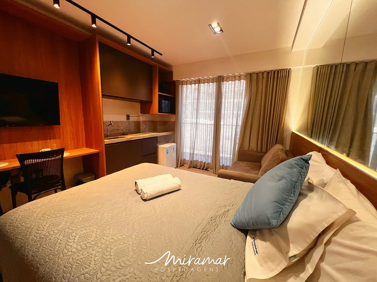 Belo Flat Alto Padrão com Varanda