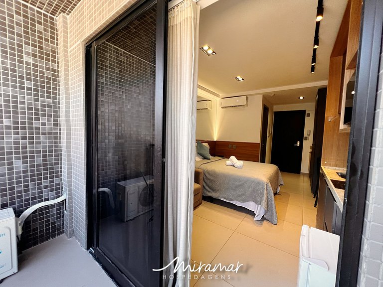 Belo Flat Alto Padrão com Varanda