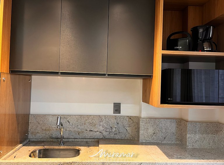 Belo Flat Alto Padrão com Varanda