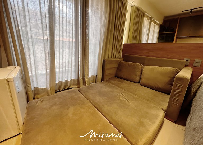 Belo Flat Alto Padrão com Varanda