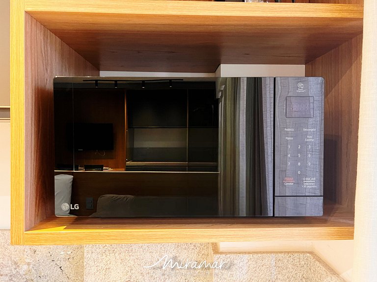 Belo Flat Alto Padrão com Varanda