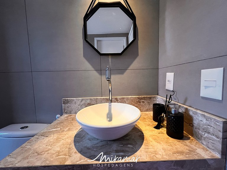 Apart. c/Varanda 2 quartos Jardim Oceania-Miramar