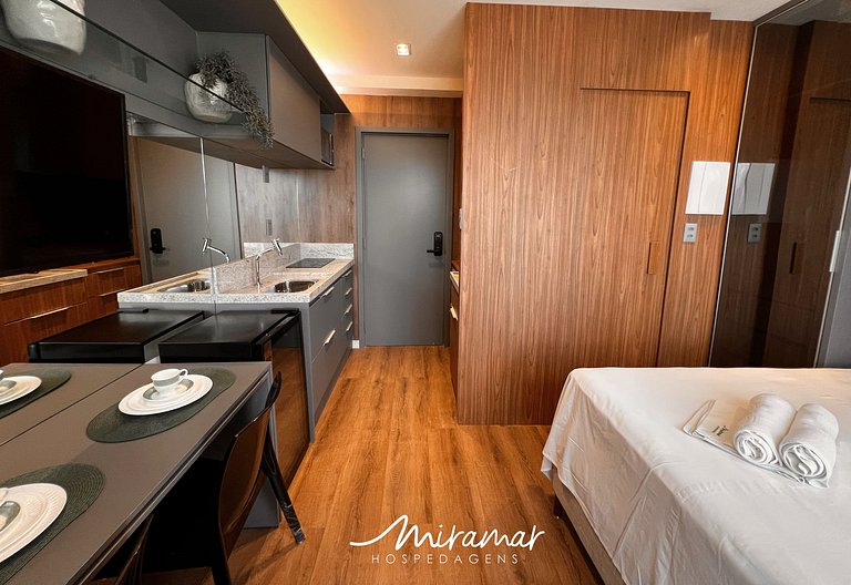 Flat p/ 2 pessoas c/ Varanda Vista Mar-Miramar