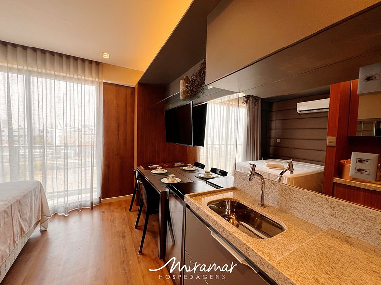 Flat p/ 2 pessoas c/ Varanda Vista Mar-Miramar