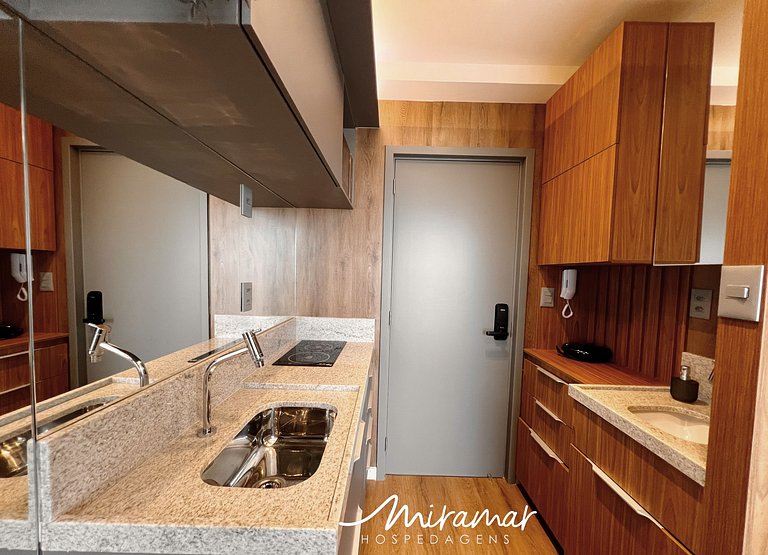 Flat p/ 2 pessoas c/ Varanda Vista Mar-Miramar