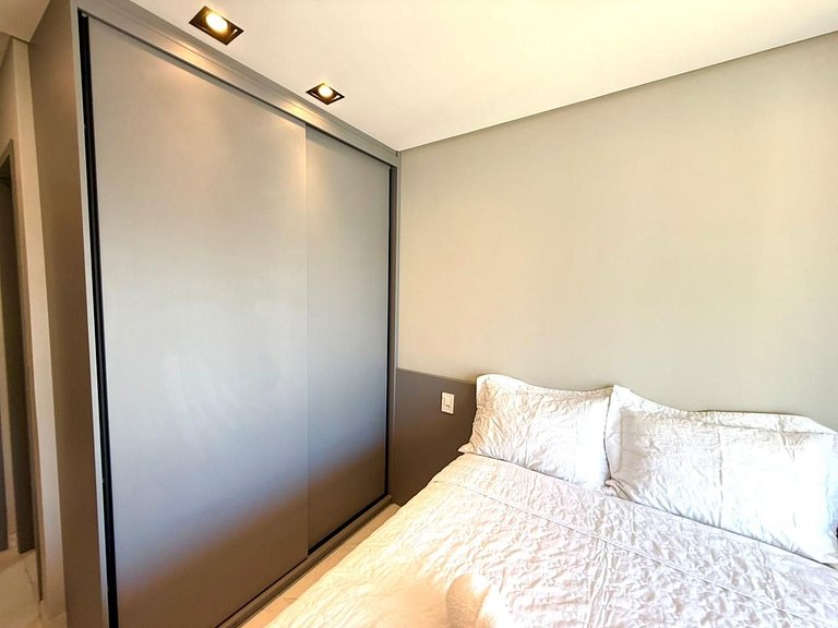 Apto de 2 quartos com varanda e wifi