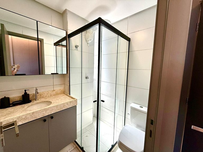 Apto de 2 quartos com varanda e wifi