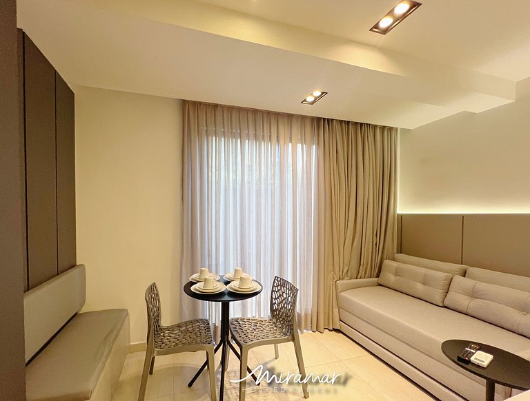 Flat p/ 4 pessoas c/ Terraço-Miramar Hospedagens