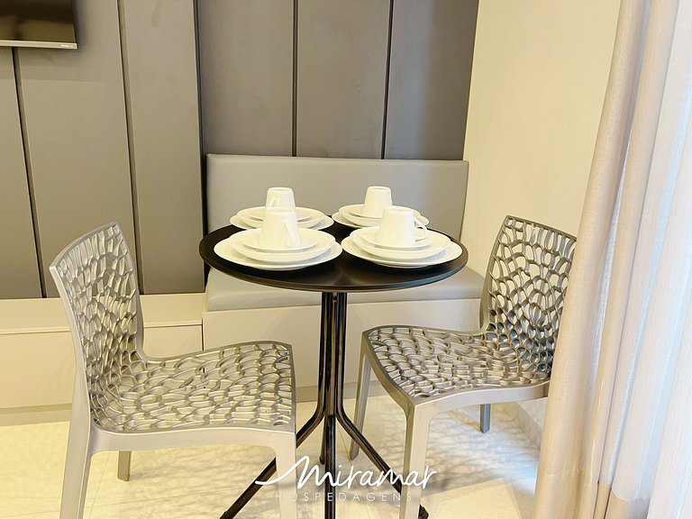 Flat p/ 4 pessoas c/ Terraço-Miramar Hospedagens