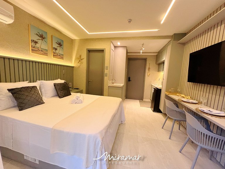 Flat p/ 3 pessoas c/ Varanda no Jardim Oceania