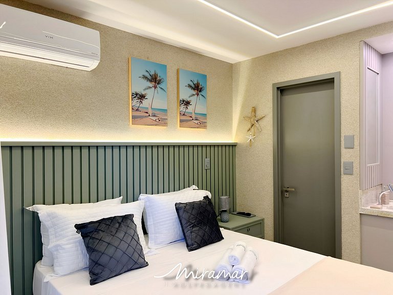 Flat p/ 3 pessoas c/ Varanda no Jardim Oceania