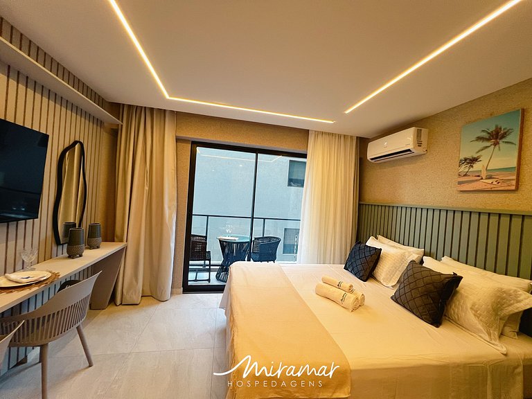 Flat p/ 3 pessoas c/ Varanda no Jardim Oceania