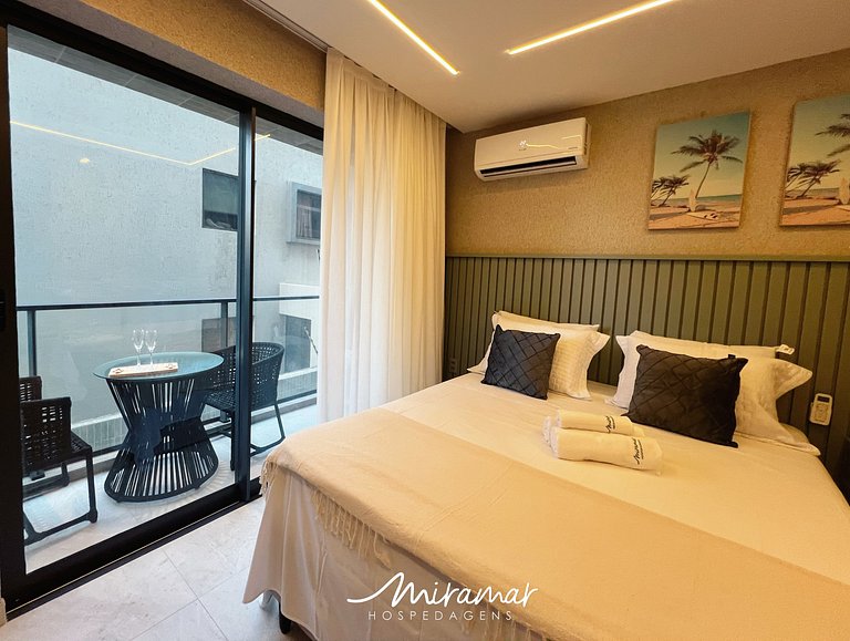 Flat p/ 3 pessoas c/ Varanda no Jardim Oceania