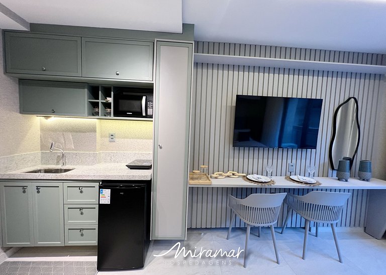 Flat p/ 3 pessoas c/ Varanda no Jardim Oceania