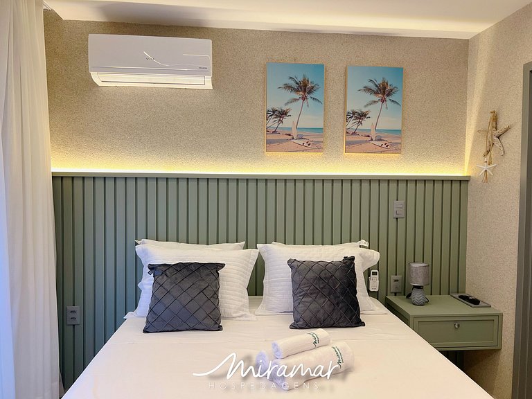 Flat p/ 3 pessoas c/ Varanda no Jardim Oceania