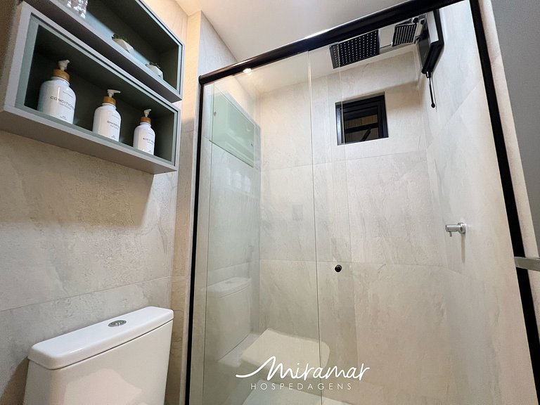 Flat p/ 3 pessoas c/ Varanda no Jardim Oceania