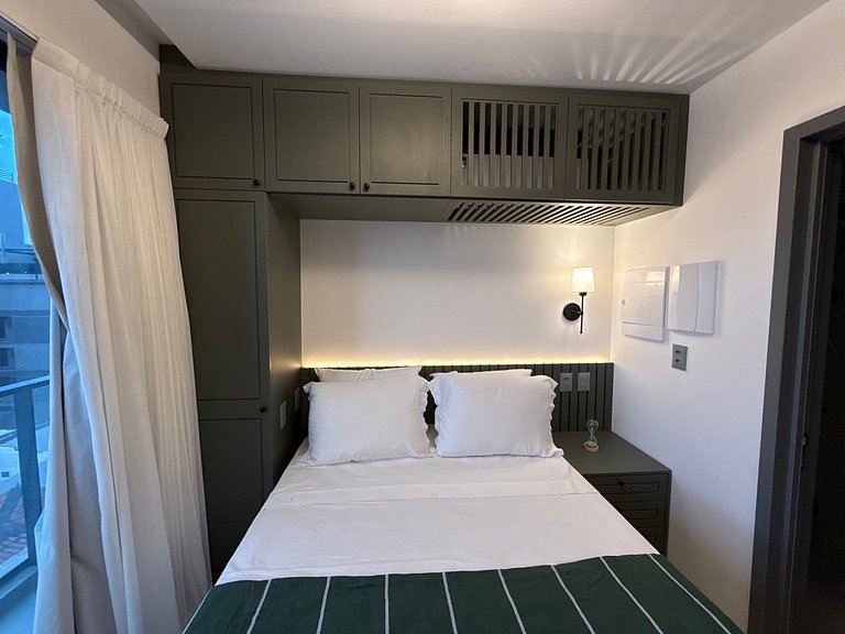 Flat c/ Varanda Vista Mar/ Prédio pé na areia (MH)