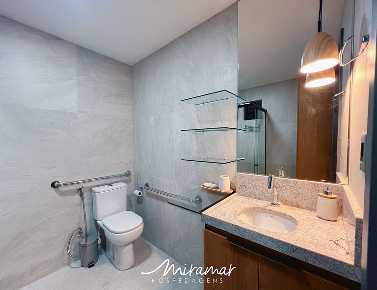 Flat novo e com varanda no Jardim Oceania