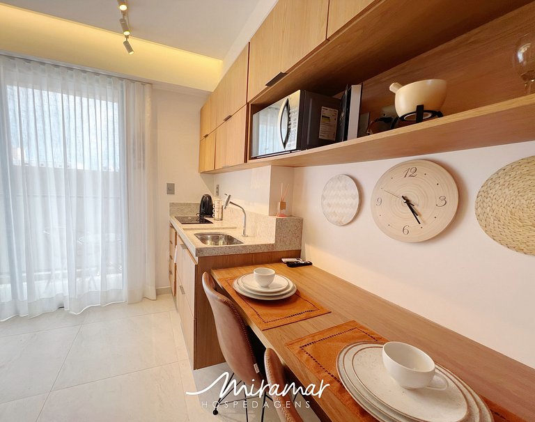 Flat novo e com varanda no Jardim Oceania