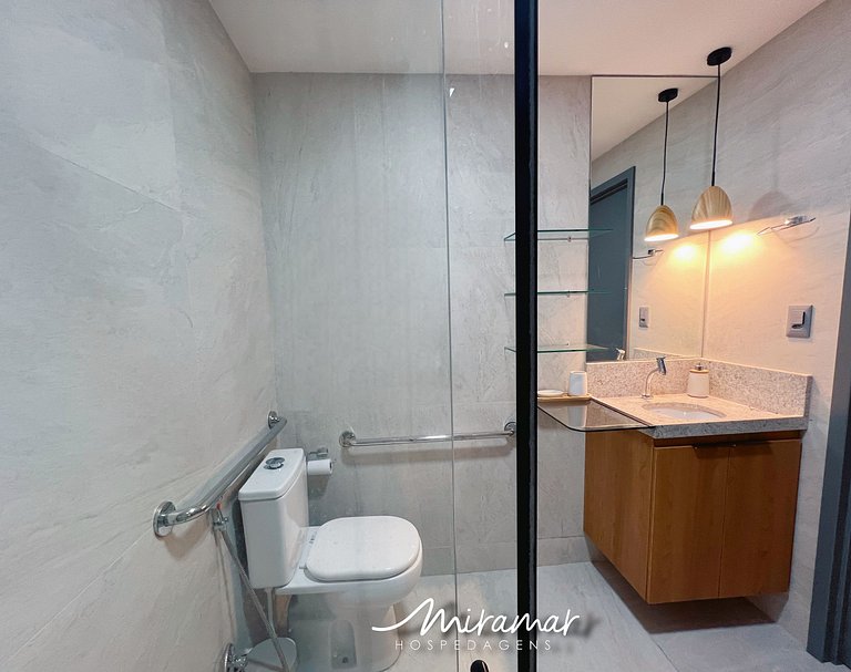 Flat novo e com varanda no Jardim Oceania