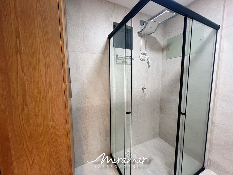 Flat novo e com varanda no Jardim Oceania