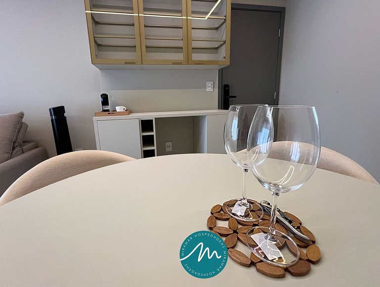 Apto c/ 2 quartos com Varanda e Wifi-Miramar