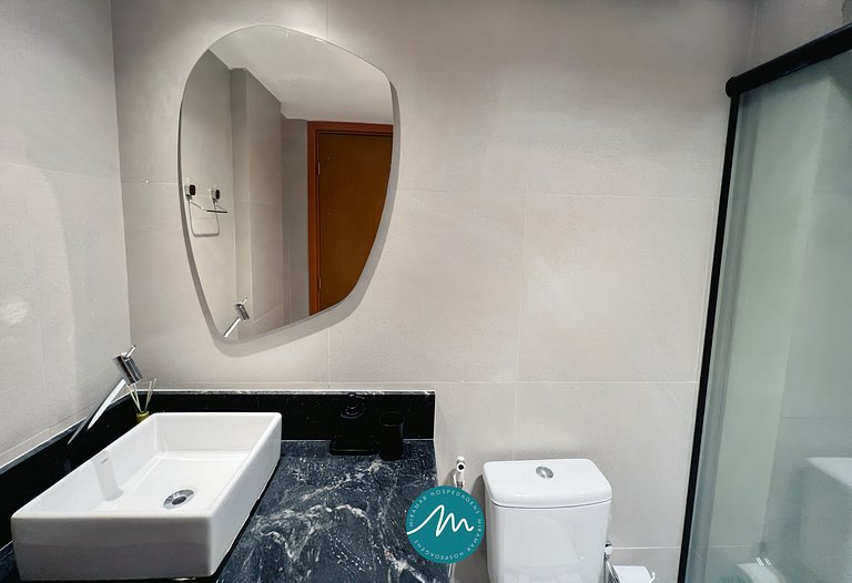 Ap p/ 7 Pessoas com Varanda a Poucos Passos do Mar