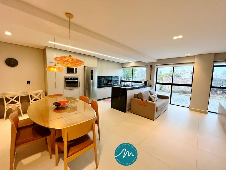 Ap p/ 7 Pessoas com Varanda a Poucos Passos do Mar