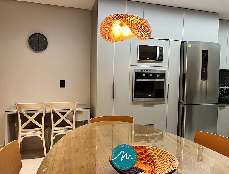 Ap p/ 7 Pessoas com Varanda a Poucos Passos do Mar