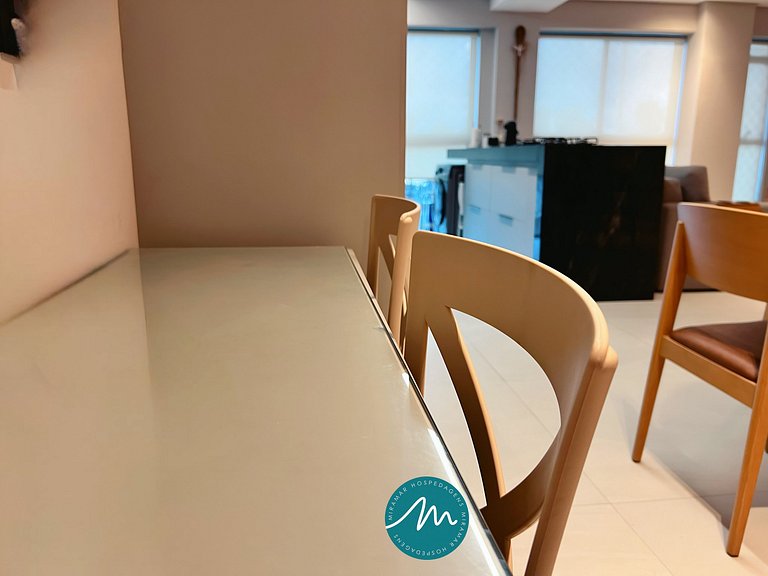 Ap p/ 7 Pessoas com Varanda a Poucos Passos do Mar