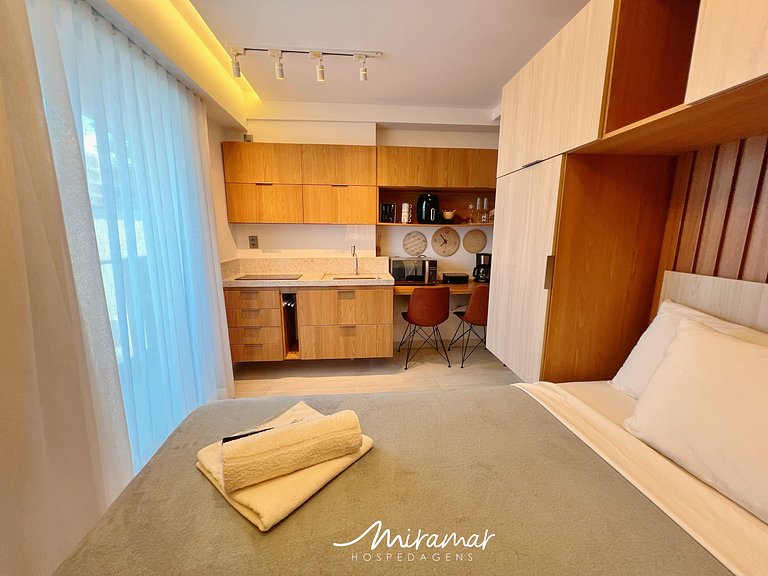 Flat novo e com varanda no Jardim Oceania